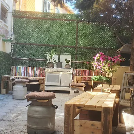 Helios Hotel&hostel ホステル