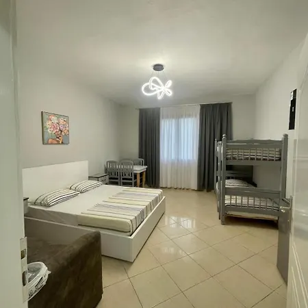 Helios Hotel&hostel بيت شباب *