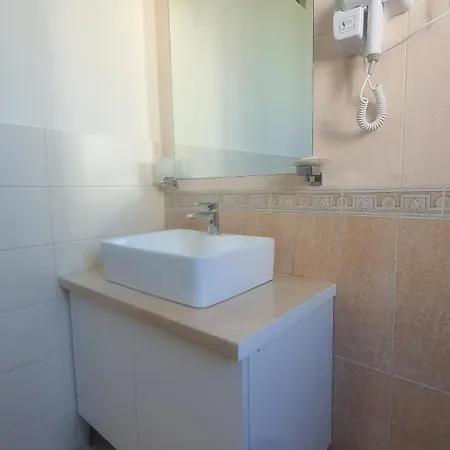 Helios Hotel&hostel ホステル Shkodër