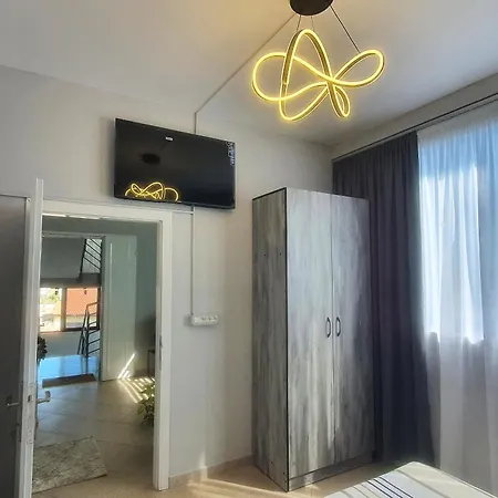 Helios Hotel&hostel ホステル Shkodër